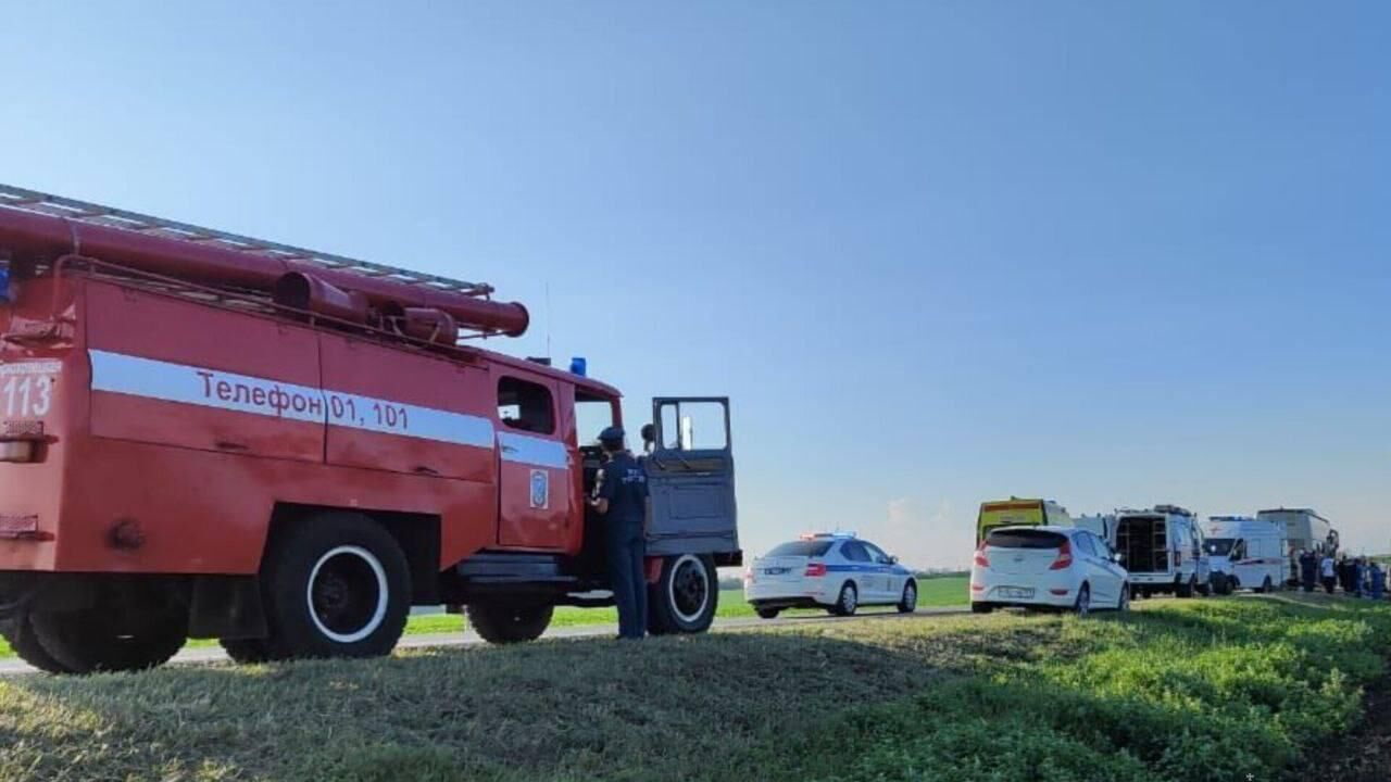 На месте ДТП с участием рейсового автобуса и зерновоза на Кубани - РИА Новости, 1920, 02.04.2024