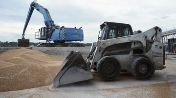 Погрузка зерна в порту Измаила Погрузка зерна в порту Измаила