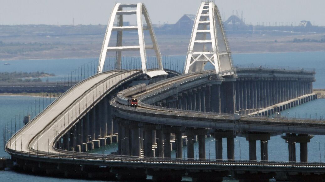 Четыре поезда в Крым задерживаются в пути