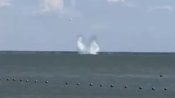 Момент падения СУ-25 в море близ Ейска