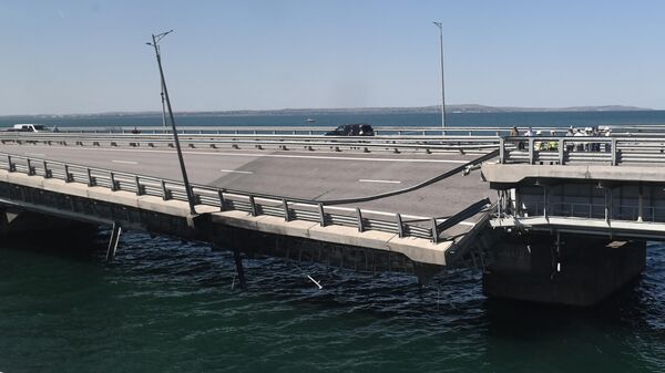 Поврежденная часть Крымского моста