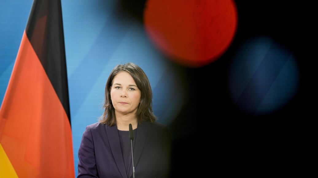 Бербок отказалась от мандата в бундестаге, пишет Spiegel