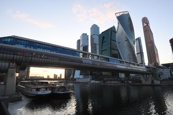 Мост Багратион и московский международный деловой центр Москва-Сити