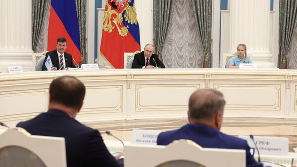Президент РФ Владимир Путин на заседании Наблюдательного совета АНО Россия - страна возможностей