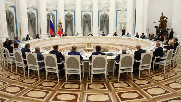 Президент РФ Владимир Путин проводит заседание Наблюдательного совета АНО Россия - страна возможностей