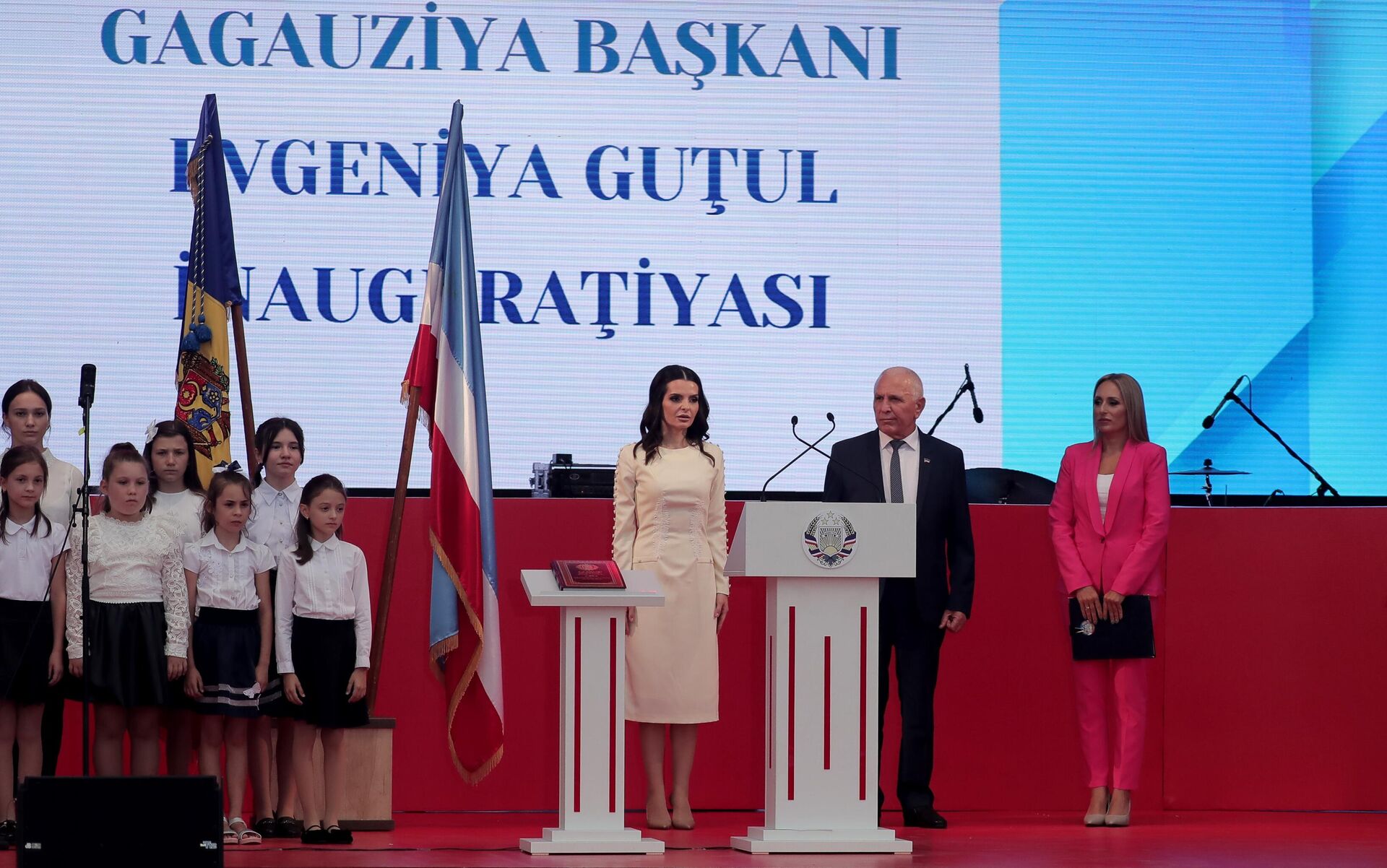 Церемония инаугурации главы Гагаузской автономии Молдавии Евгении Гуцул на центральной площади города Комрат Церемония инаугурации главы Гагаузской автономии Молдавии Евгении Гуцул на центральной площади города Комрат - РИА Новости, 1920, 05.08.2025