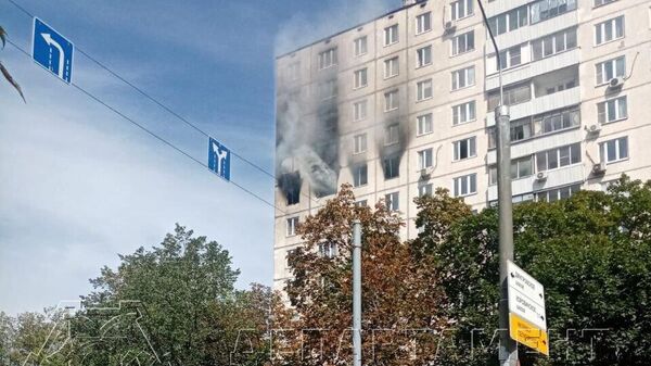 Пожар в многоэтажном доме на Дмитровском шоссе в Москве