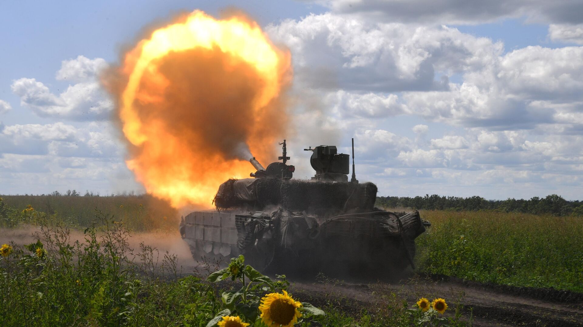 Боевая работа танка Т-90М Прорыв в зоне проведения спецоперации - РИА Новости, 1920, 21.07.2023