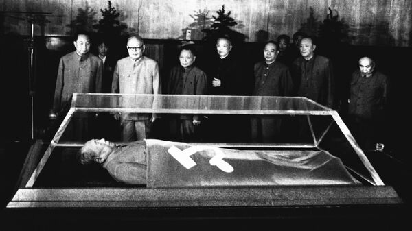 Гроб в телом Мао Цзэдуна