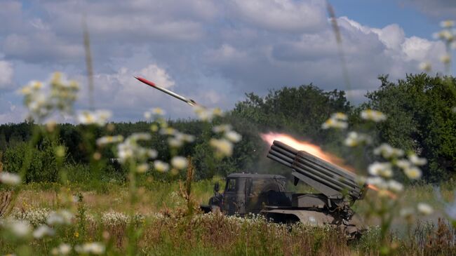 Реактивная система залпового огня БМ-21 Град в зоне проведения СВО