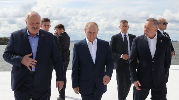 Президент РФ Владимир Путин, президент Белоруссии Александр Лукашенко и губернатор Санкт-Петербурга Александр Беглов в Кронштадте