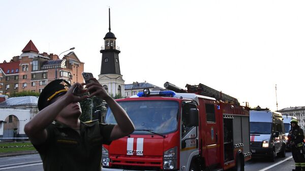 Последствия атаки беспилотника на Комсомольском проспекте в Москве