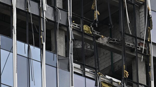 Здание бизнес-центра на проспекте Лихачева в Москве, поврежденное беспилотником