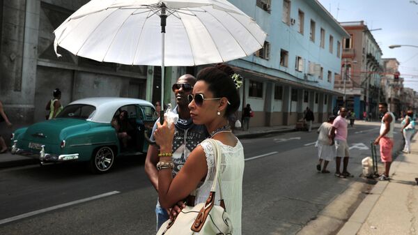 Кубинцы на улице в районе Старая Гавана