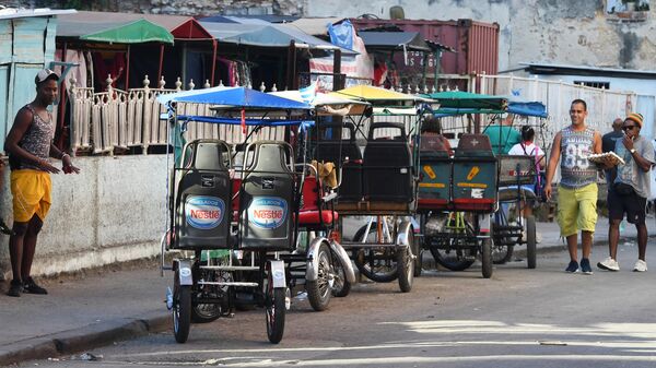 Мото-рикши в исторической части Гаваны