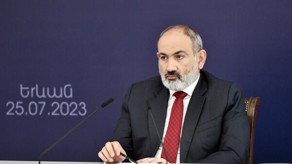 Премьер-министр Армении Никол Пашинян на пресс-конференции в Ереване