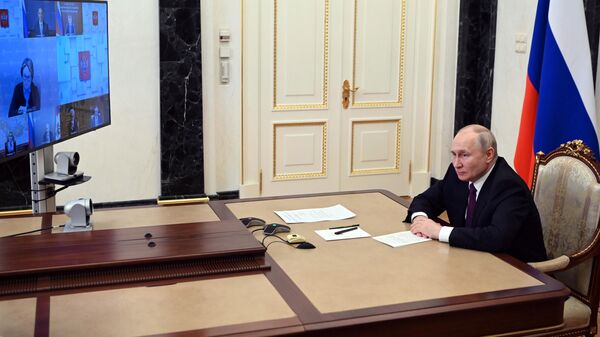 Президент РФ Владимир Путин проводит совещание в режиме видеоконференции. Архивное фото