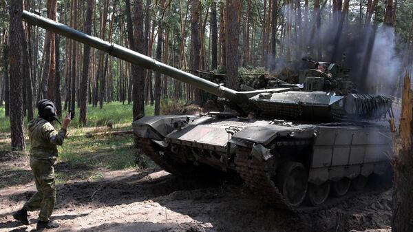 Танк Т-90М Прорыв подразделений ЦВО ВС РФ уходит на выполнение боевой задачи на Краснолиманском направлении