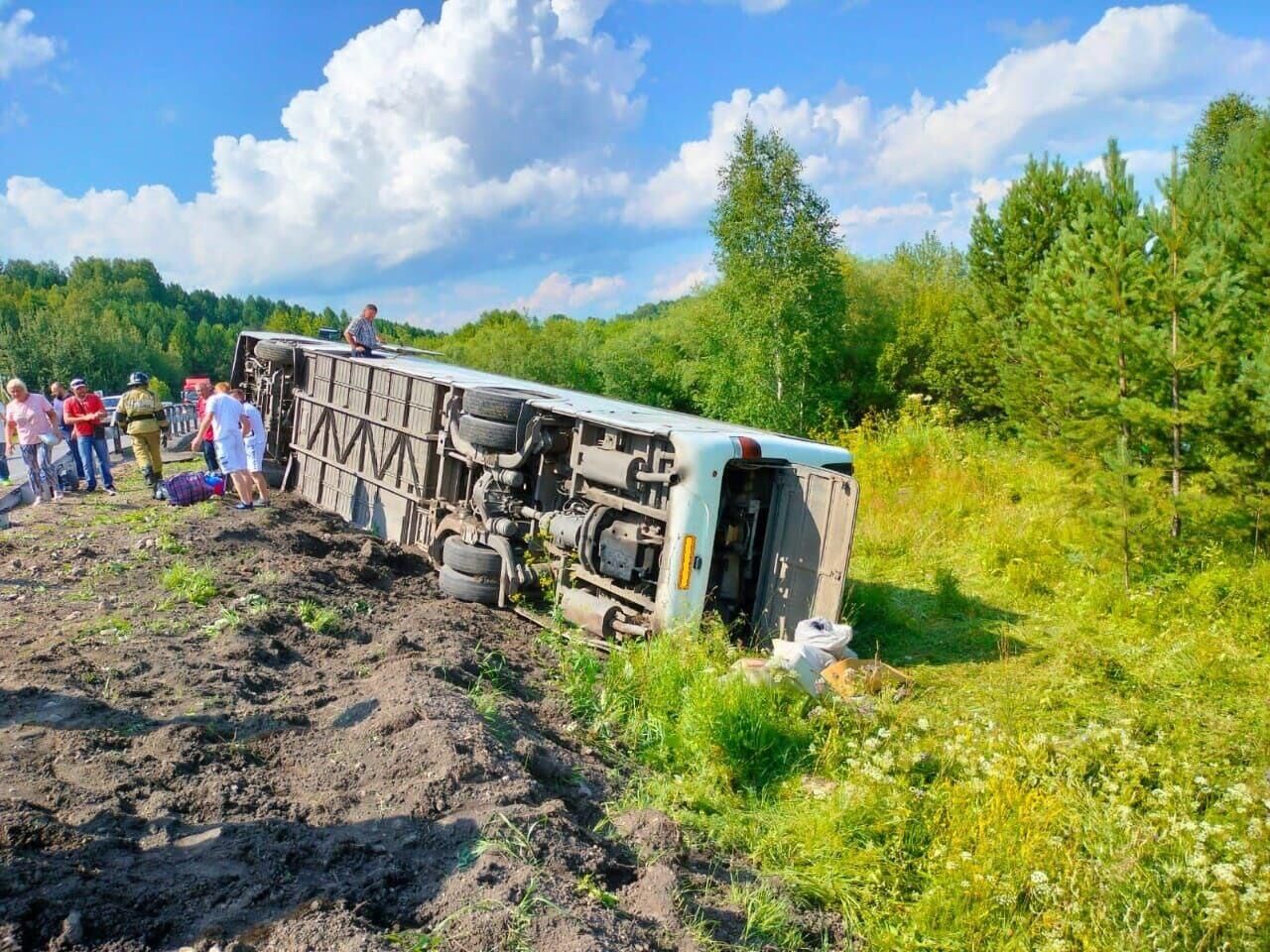 В Кемеровской области перевернулся междугородний автобус - РИА Новости,  26.07.2023