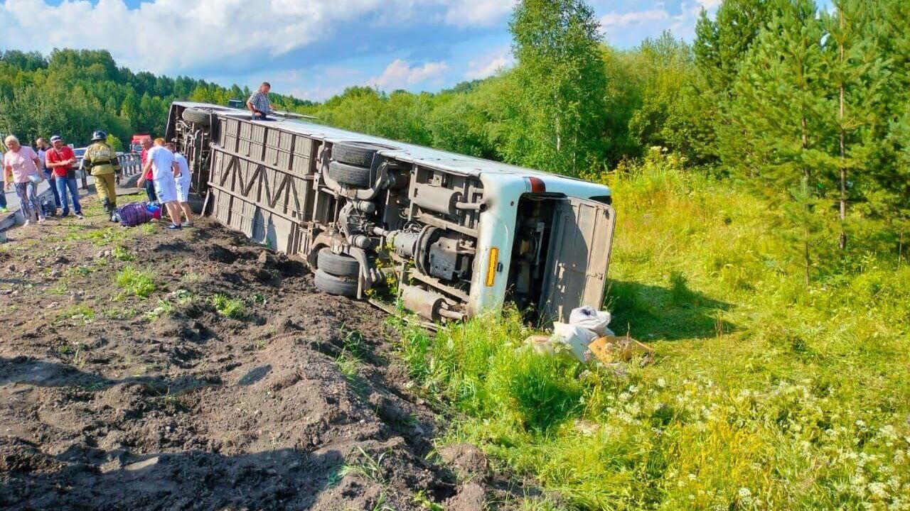 В Кемеровской области перевернулся междугородний автобус - РИА Новости,  26.07.2023