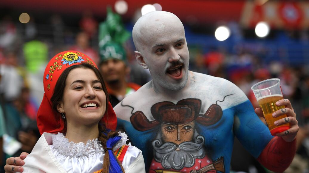 Вопрос о продаже пива на стадионах решится положительно, заявил Свищев