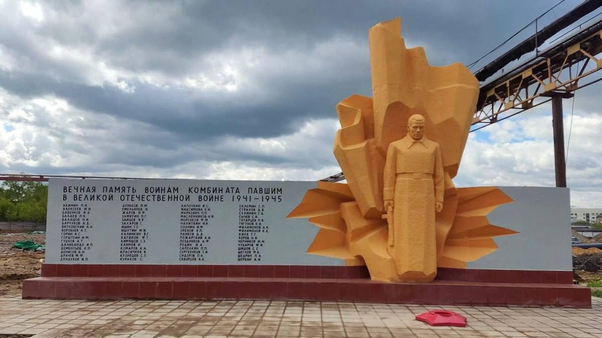 ПИК: памятник павшим в ВОВ в Текстильщиках разобрали для его переноса -  Недвижимость РИА Новости, 26.07.2023