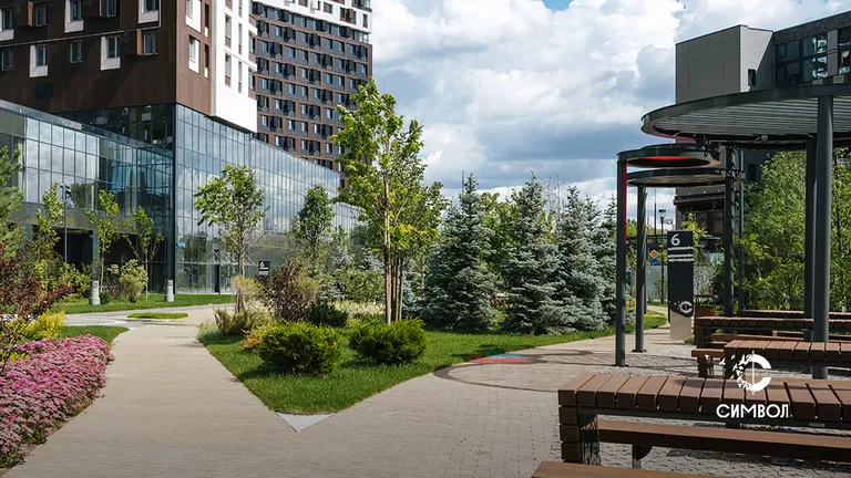 Парк Зеленая река в жилом комплексе Символ