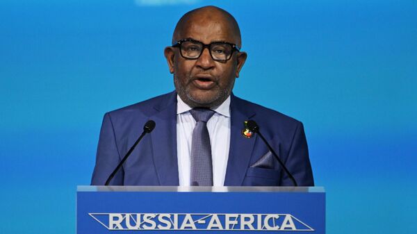 Президент Коморских островов Азали Ассумани выступает на пленарном заседании II Cаммита и форума Россия - Африка