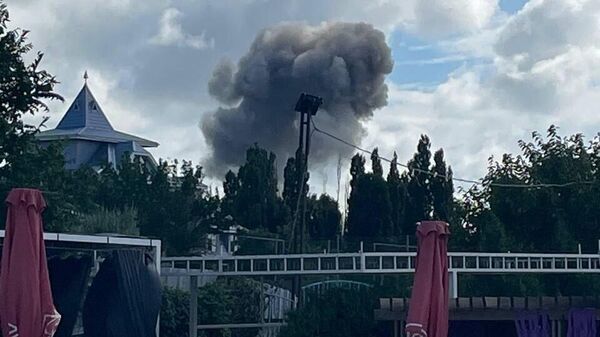 Дым на месте взрыва в Таганроге