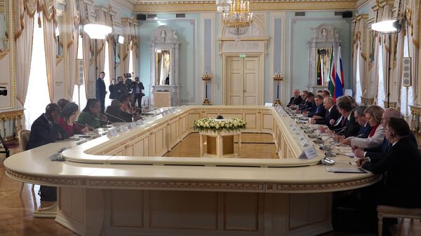 Президент РФ Владимир Путин и президент ЮАР Сирил Рамафоса во время встречи