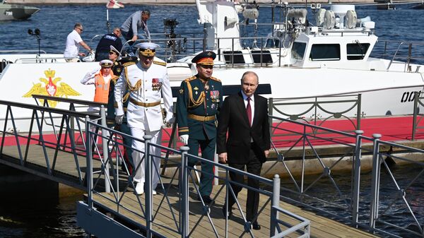  Президент РФ, верховный главнокомандующий Владимир Путин на Главном военно-морском параде по случаю Дня Военно-морского флота РФ