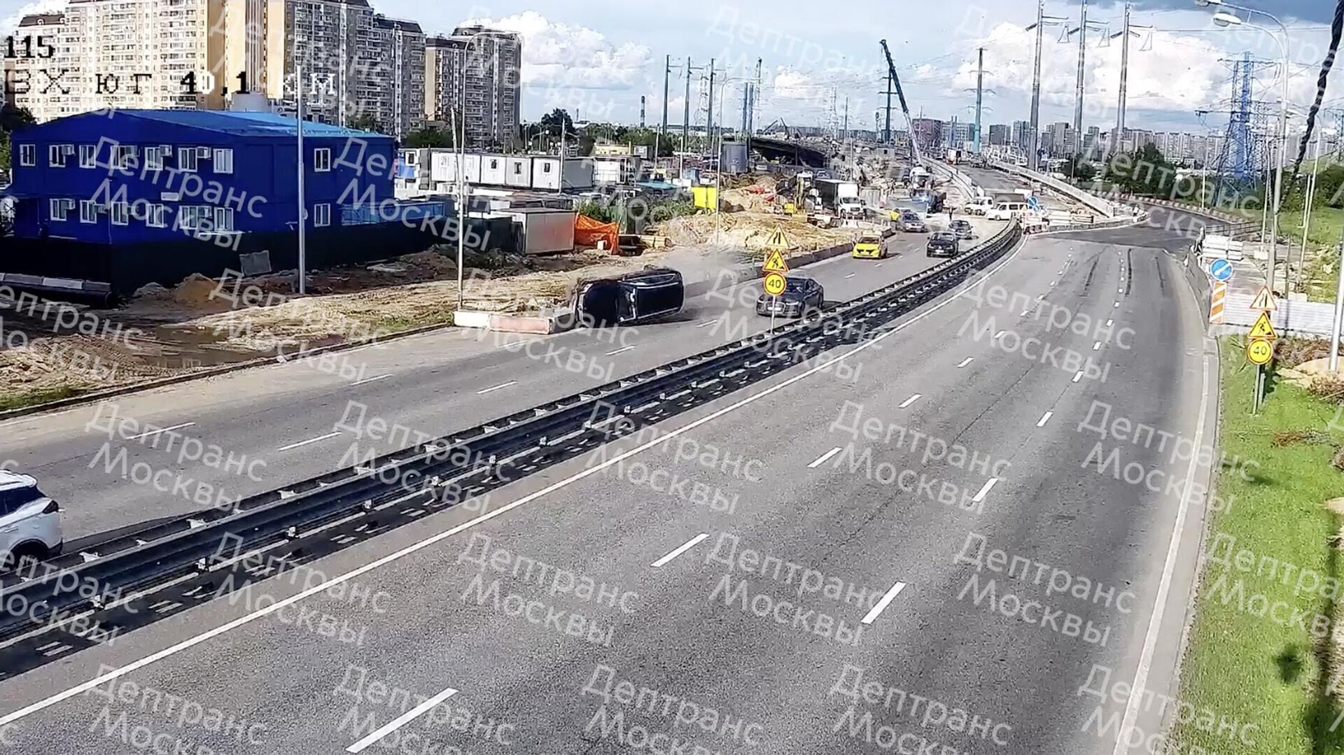 В Москве на Косинском шоссе перевернулась легковушка - РИА Новости,  30.07.2023