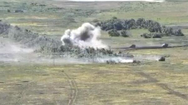 Кадры, на которых танк останавливает атаку колонны украинской бронетехники