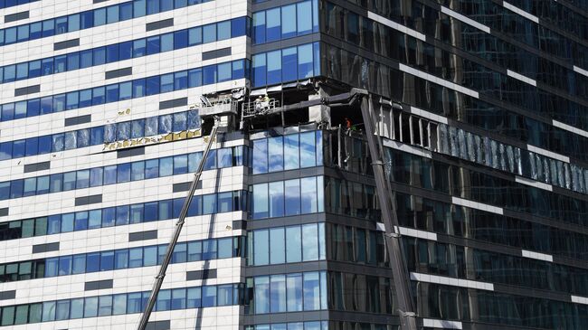 Здание делового центра Москва-сити, поврежденное в результате попытки атаки украинских беспилотников