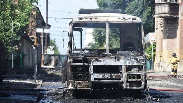 Автобус, сгоревший в результате обстрела Донецка со стороны ВСУ