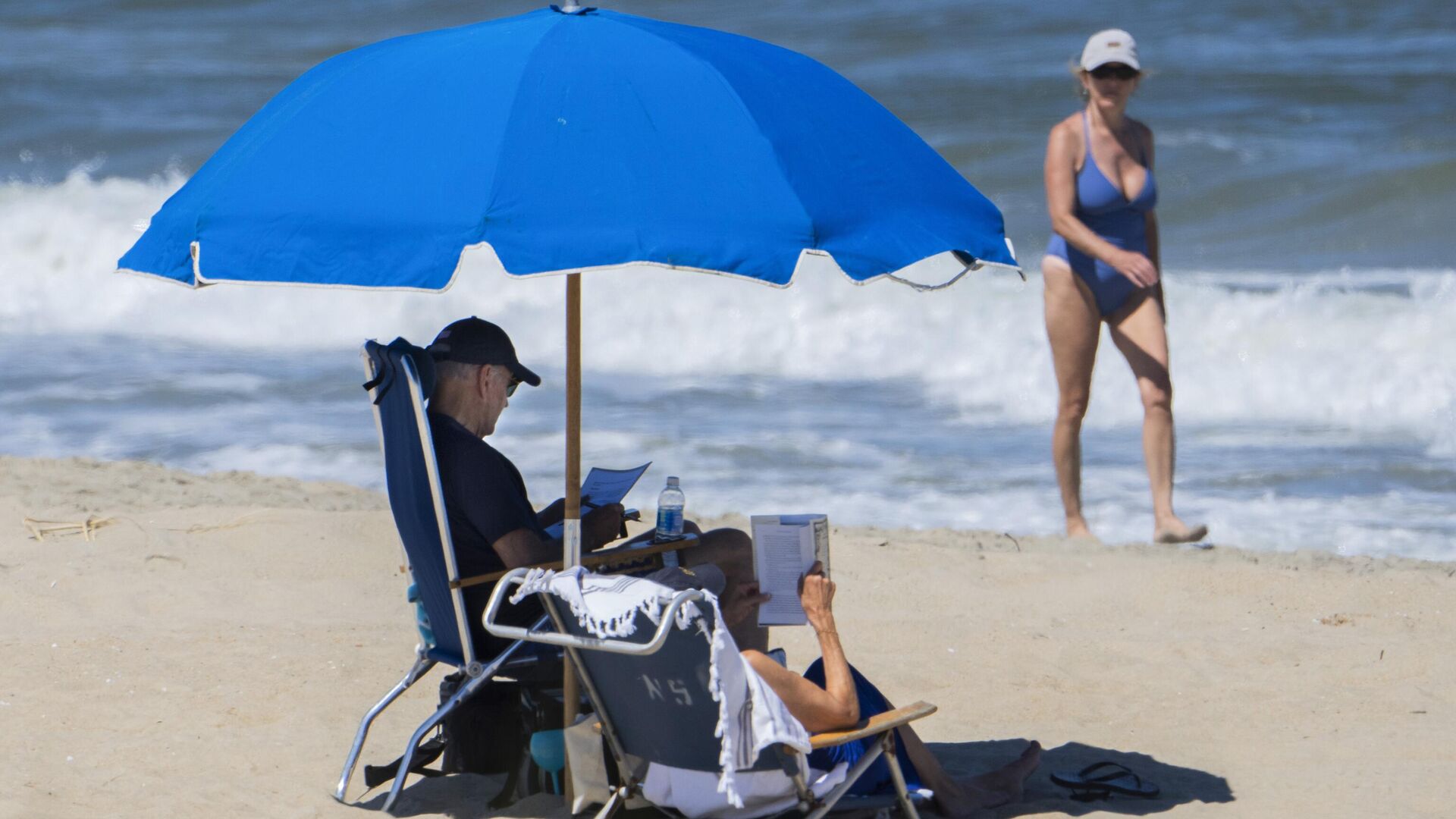 Президент США Джо Байден на пляже Рехобот-Бич в штате Делавэр. 30 июля 2023 - РИА Новости, 1920, 31.07.2023