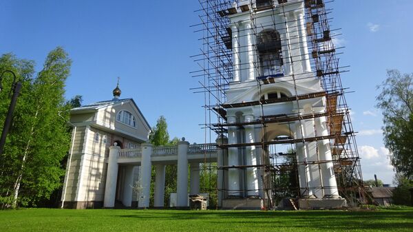 Усадьба Леонтьевых в Воронино, колокольня Троицкой церкви и часовня с алтарем