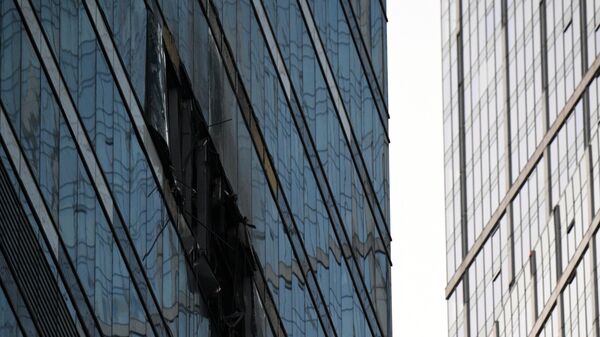Повреждения одной из башен Москва-Сити после атаки беспилотника