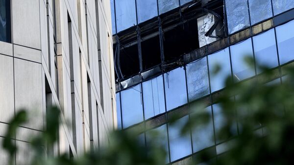 Повреждения и разбитые стекла в башне IQ-квартал делового центра Москва-сити в результате атаки украинских беспилотников