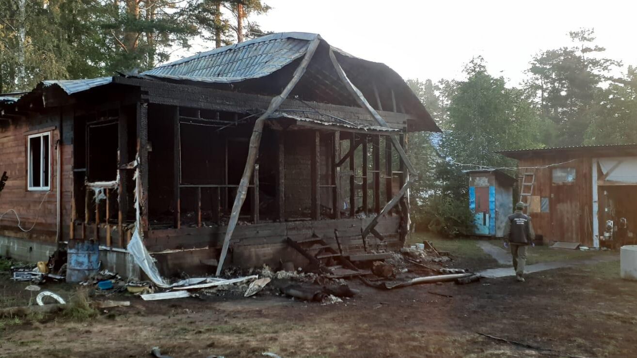 Жилой дом в поселке Деревянное Прионежского района, в котором были обнаружены тела убитых людей - РИА Новости, 1920, 01.08.2023