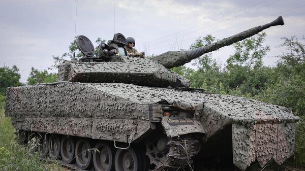 Украинский военный на шведской БМП CV90
