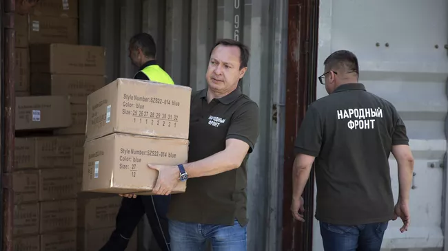 Народный фронт доставит в новые регионы партию конфискованной обуви от таможни Москвы