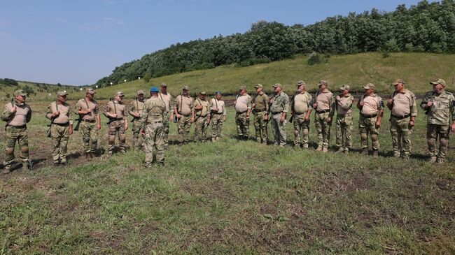 Бойцы территориальной самообороны на тренировке в Белгородской области