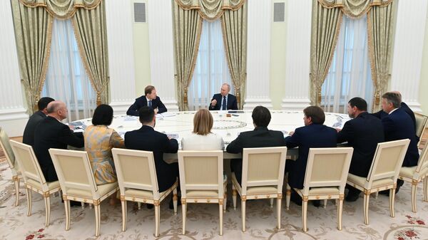 Президент РФ Владимир Путин на встрече с руководителями российских предприятий обрабатывающей промышленности