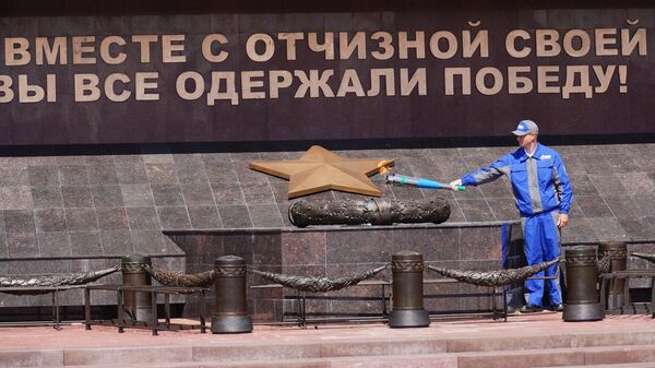 В Кемерово у Мемориала Воину-Освободителю зажгли Вечный огонь