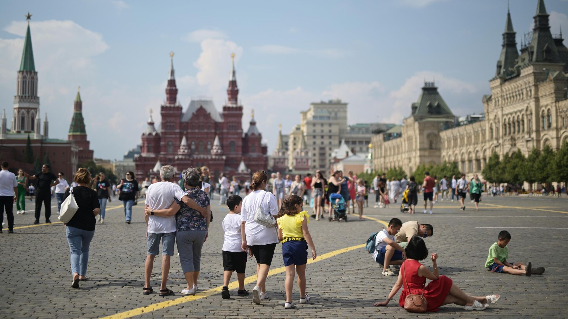 Люди на Красной площади в Москве - РИА Новости, 1920, 11.07.2024