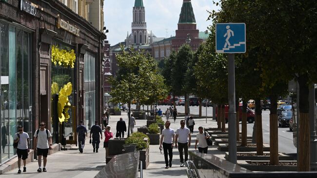 Люди на Тверской улице в Москве