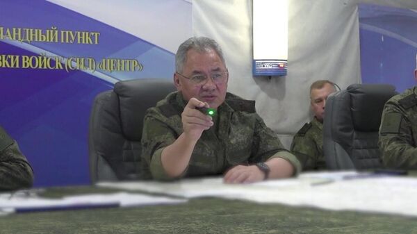 Министр обороны РФ Сергей Шойгу проводит проверку передового пункта управления группировки войск Центр в зоне СВО