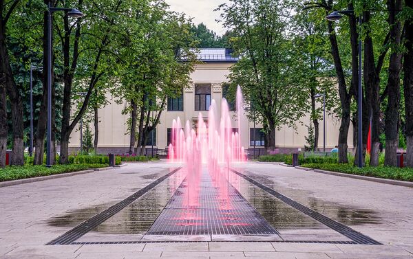 Фонтан на территории спорткомплекса Авангард в Москве