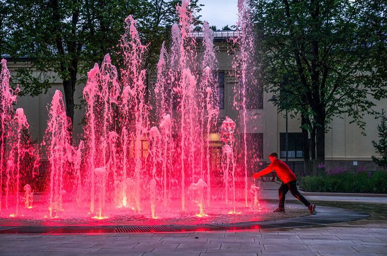 Фонтан на территории спорткомплекса Авангард в Москве